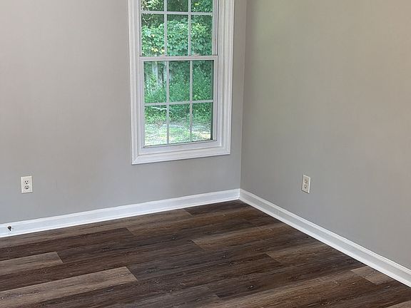 4th image of 914 Benner Ave