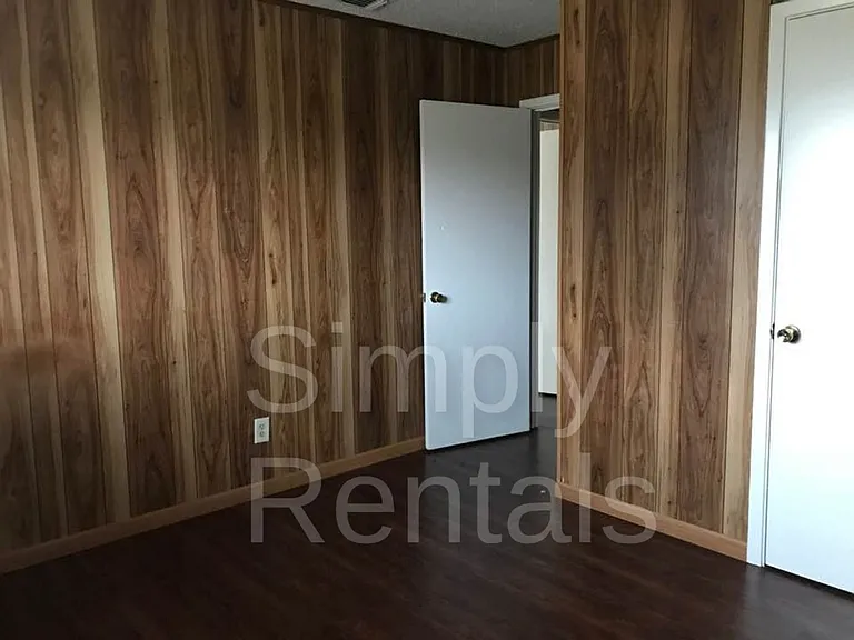 409 Maple St — Photo 25