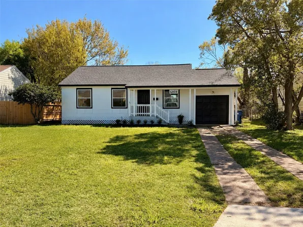1203 17th Ave N, Texas City, TX 77590