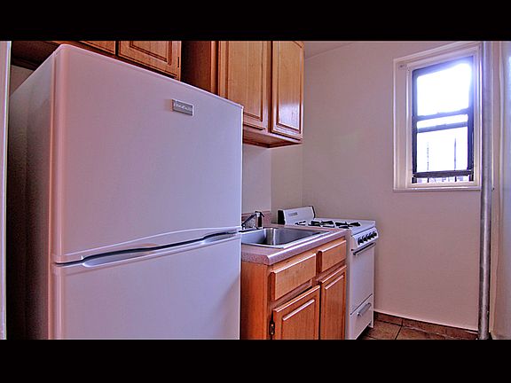 4th image of 390 E 153rd St APT 4F