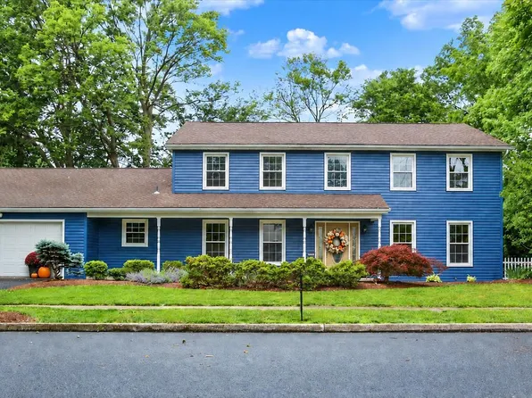 470 Woodcrest Dr, Mechanicsburg, PA 17050