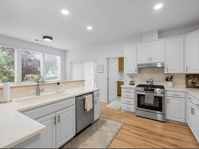747 Eastridge Dr — Photo 8