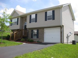 890 New Village Dr NW, Christiansburg, VA 24073