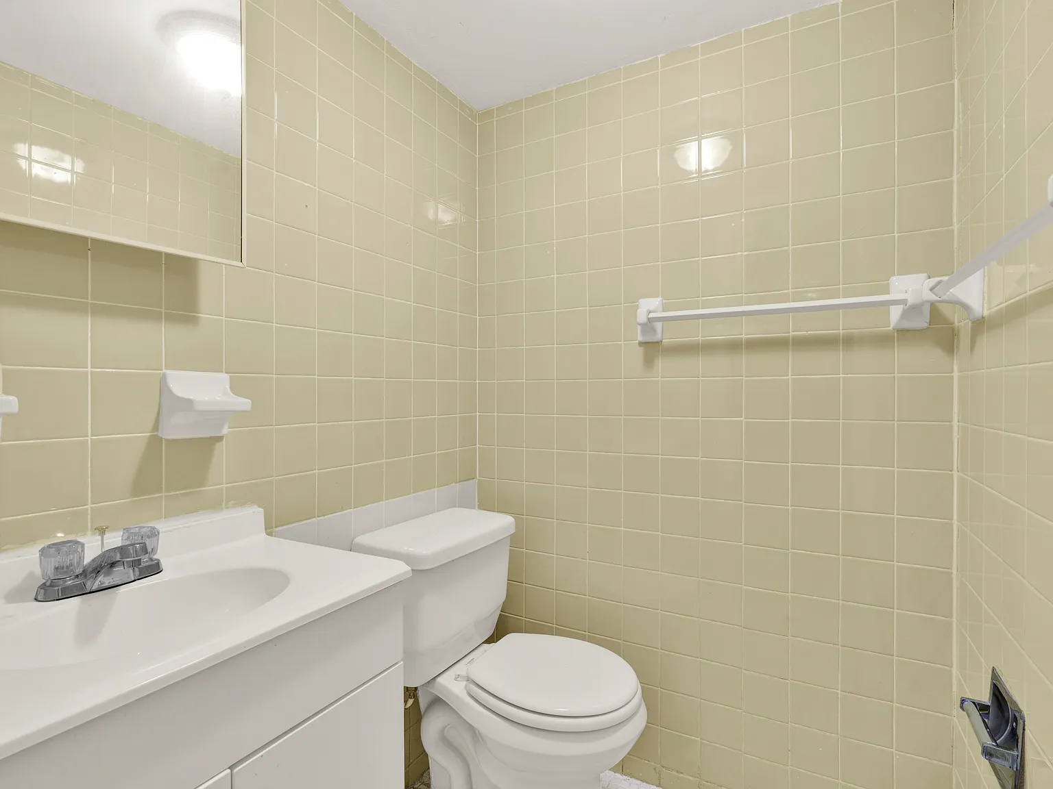 1 bed, 1.5 bath, 820 sqft, $1,600 — Photo 3