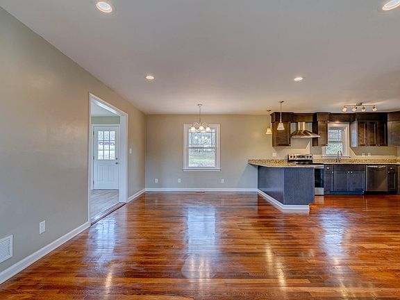 5th image of 4551 Fontaine Dr