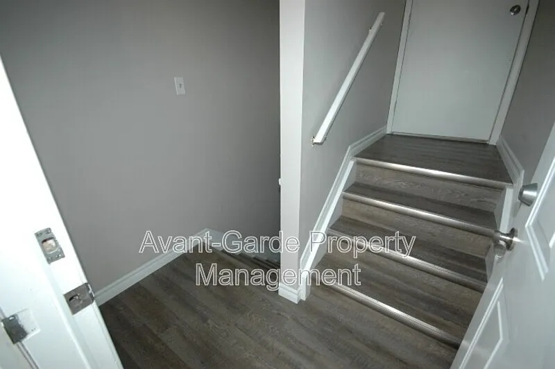 Belmont — Photo 3