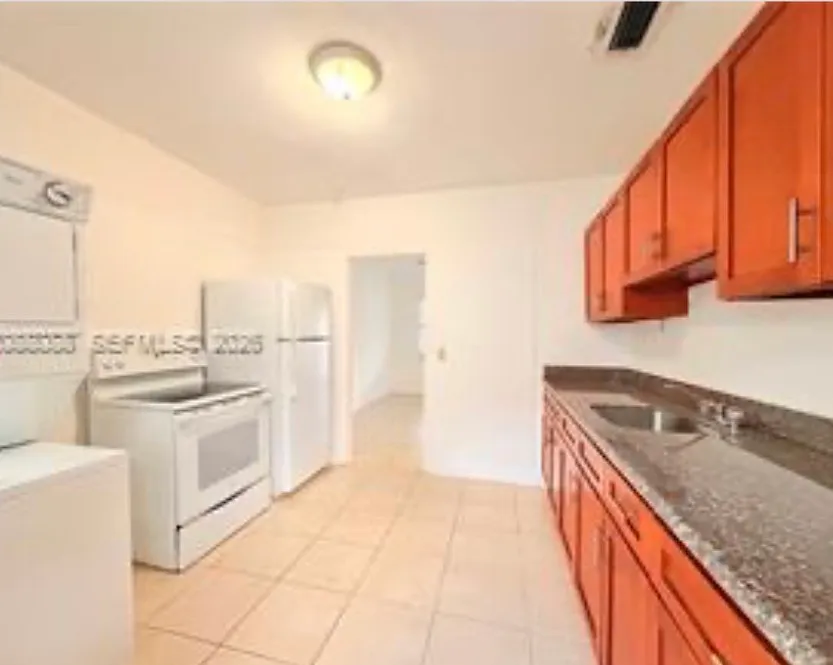 2 bed, 1000 sqft, $2,200 — Photo 3