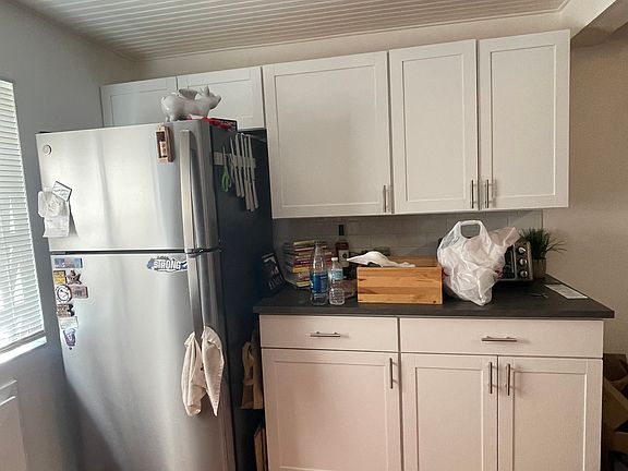 4th image of 2142 Bradford St