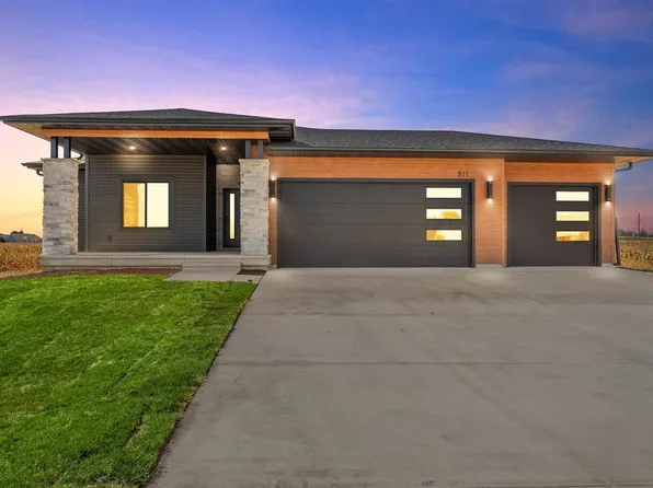 811 Indigo Dr, Palo, IA 52324