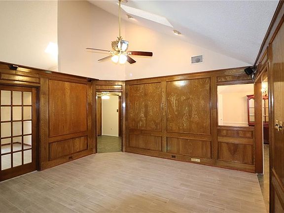5th image of 2606 Meadowridge Dr