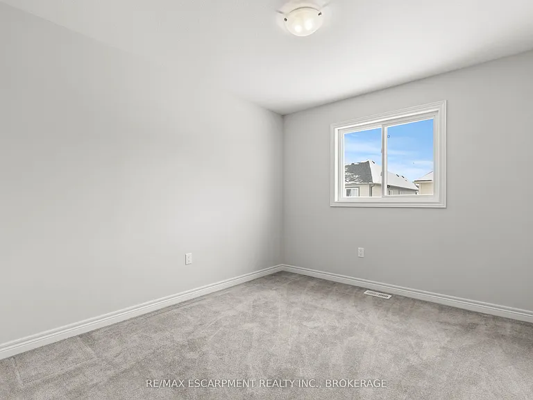 141 Winterberry Blvd #MAIN — Photo 22