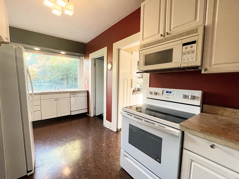 211 NW 16th St — Photo 10