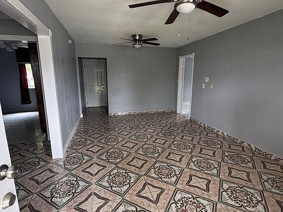 2nd image of 4641 Calle La Mansion