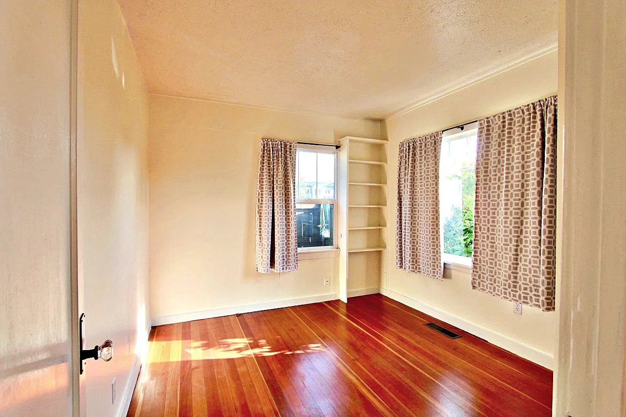 3 bed, 1.5 bath, 920 sqft, $2,500 — Photo 4