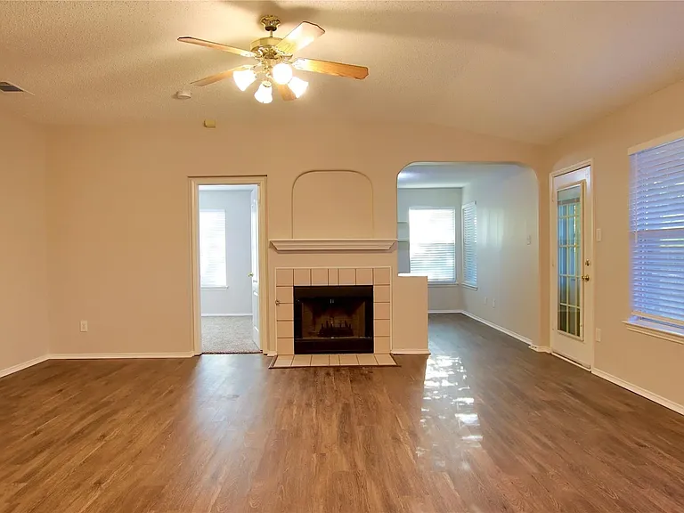 147 Southlake Dr — Photo 4