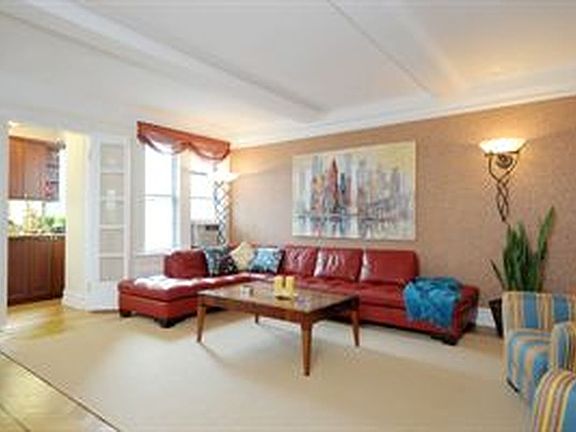 3rd image of 41 W 72nd St #14CD