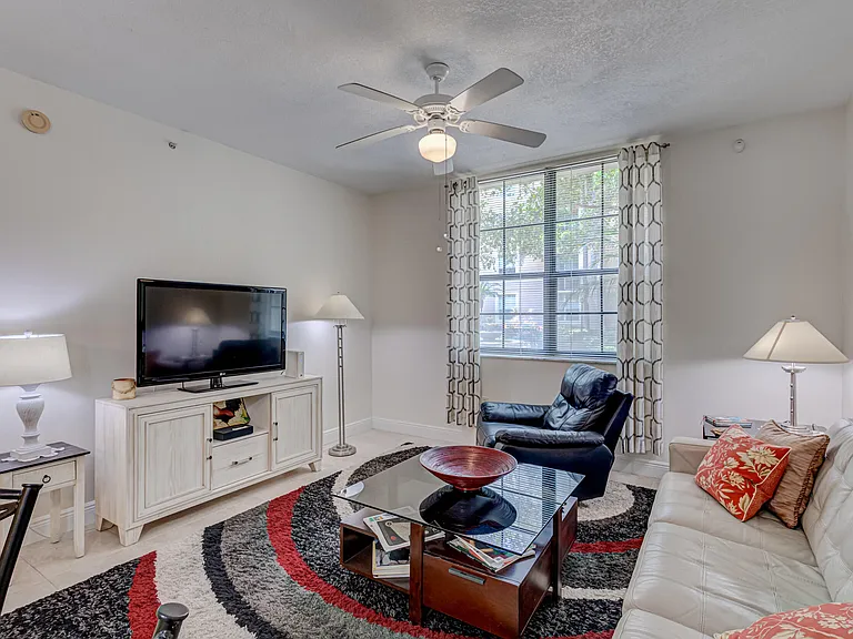 630 Sapodilla Ave #112 — Photo 5