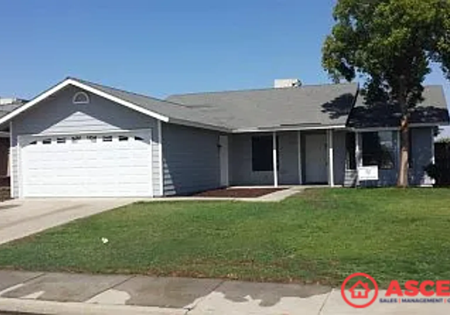 Spacious 4BD/2BA Home in Delano's 93215 Area Gardener, Pest Control Included & Small Pets Welcome! — Photo 1