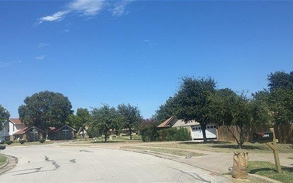 4th image of 4016 Flintridge Dr