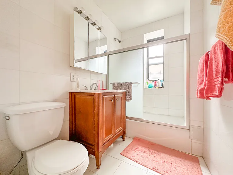 261 W 21st St #28 — Photo 6