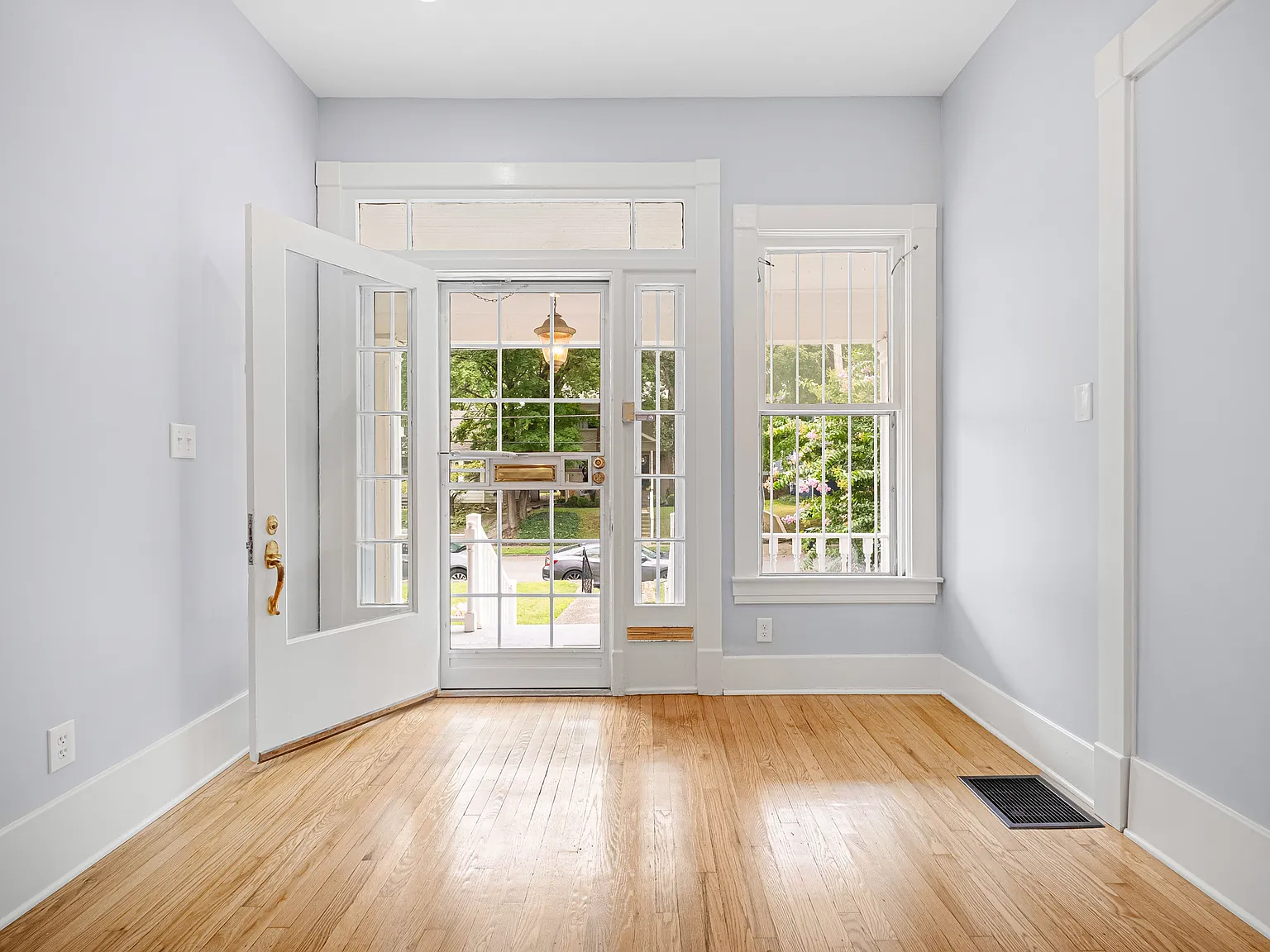 3 bed, 1300 sqft, $2,500 — Photo 4