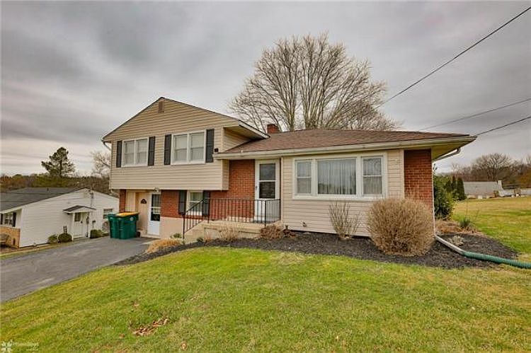 1st image of 515 Moravian Ave