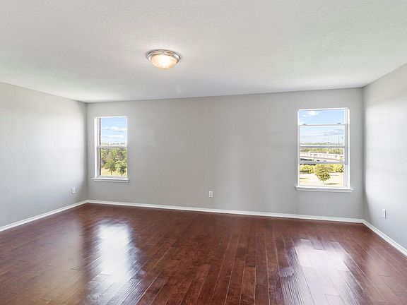 5th image of 2109 Majestic Dr