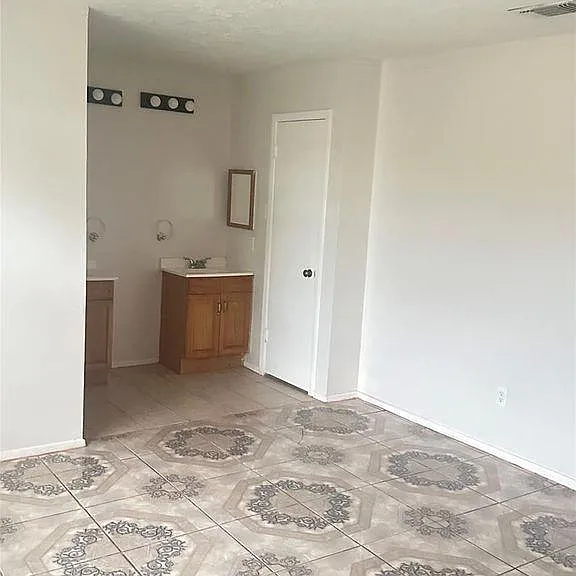 2743 Flintrock Cir — Photo 7