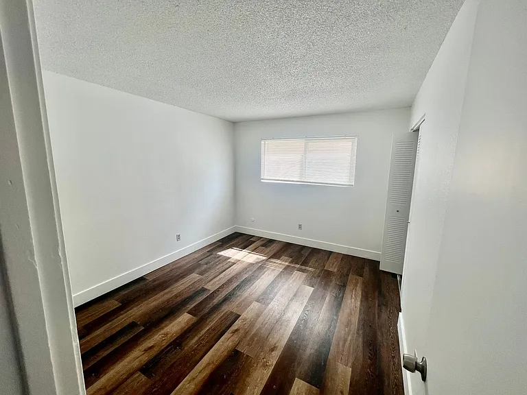 218V-CS — Photo 8