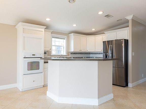3rd image of 237 Peachtree Ave