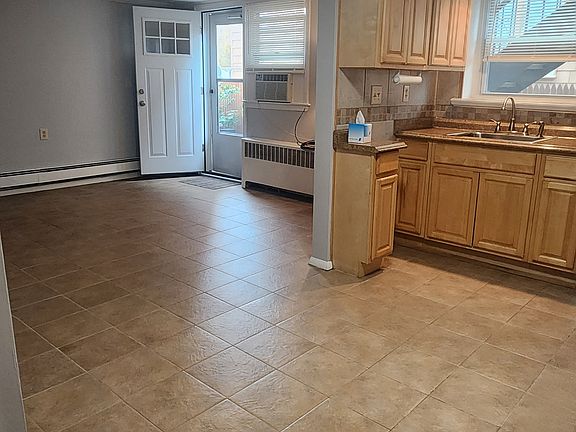 2nd image of 331 E Market St Floor 1