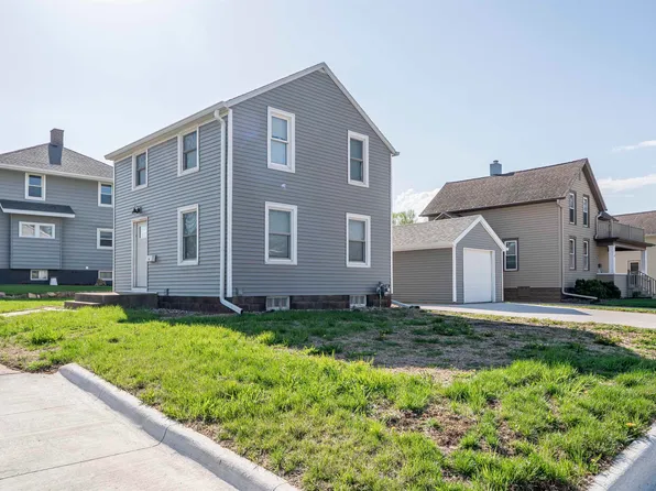 400 Plymouth St SE, Le Mars, IA 51031