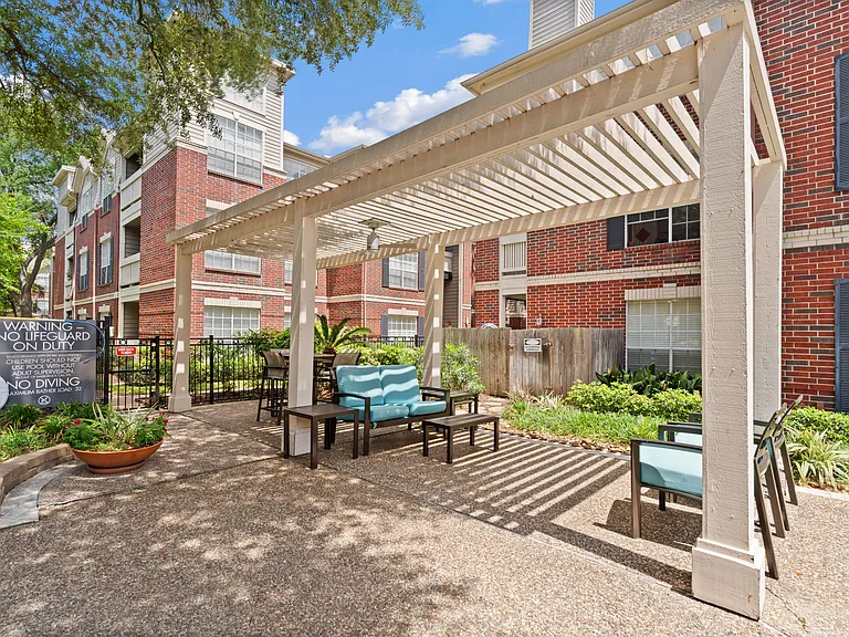 Gables Cityscape — Photo 15