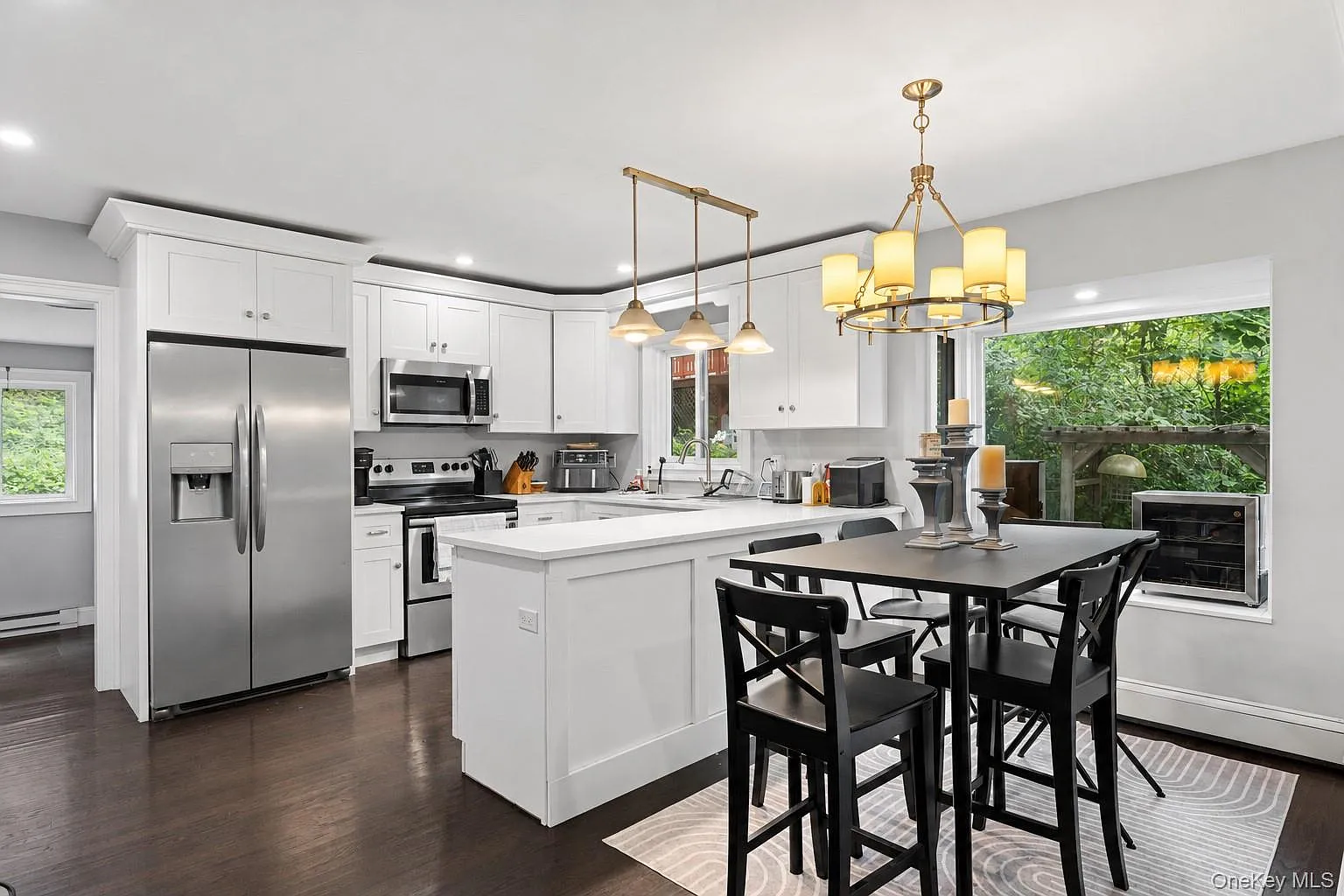 3 bed, 3.0 bath, 2229 sqft, $5,200 — Photo 4
