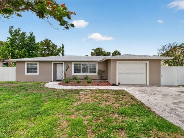 4830 Cortez Cir, Naples, FL 34112