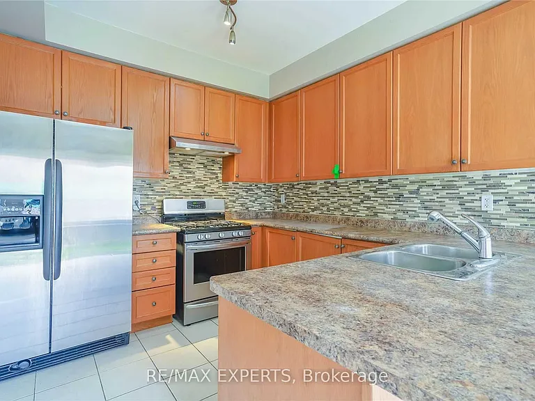 33 Saltspring Dr — Photo 11