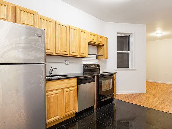 2nd image of 21 Adelphi St APT 2R