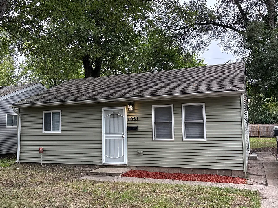 1051 Mount St #1