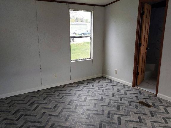 3rd image of 4329 W Park Row Blvd Trailer 47