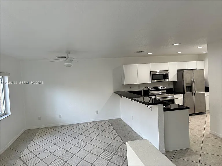 324 NE 3rd St #D — Photo 5