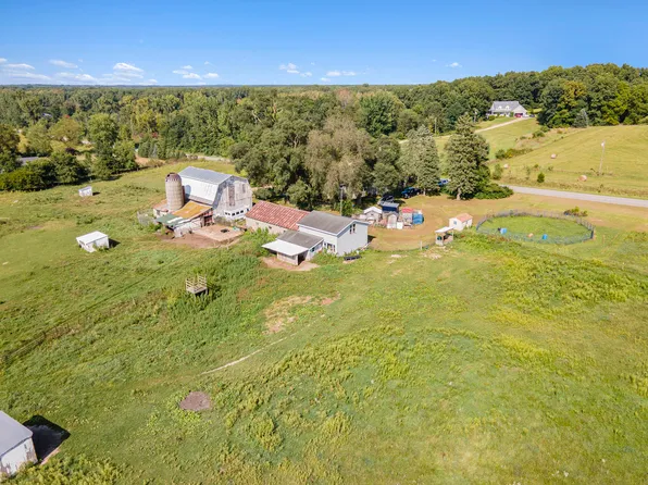 50920 41st St, Paw Paw, MI 49079