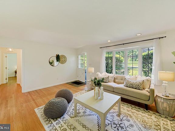 3rd image of 403 Old Orchard Rd