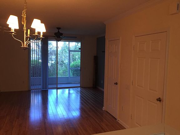2nd image of 906 Vineland Pl