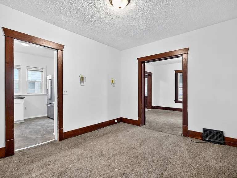 2128 6th St SW — Photo 8
