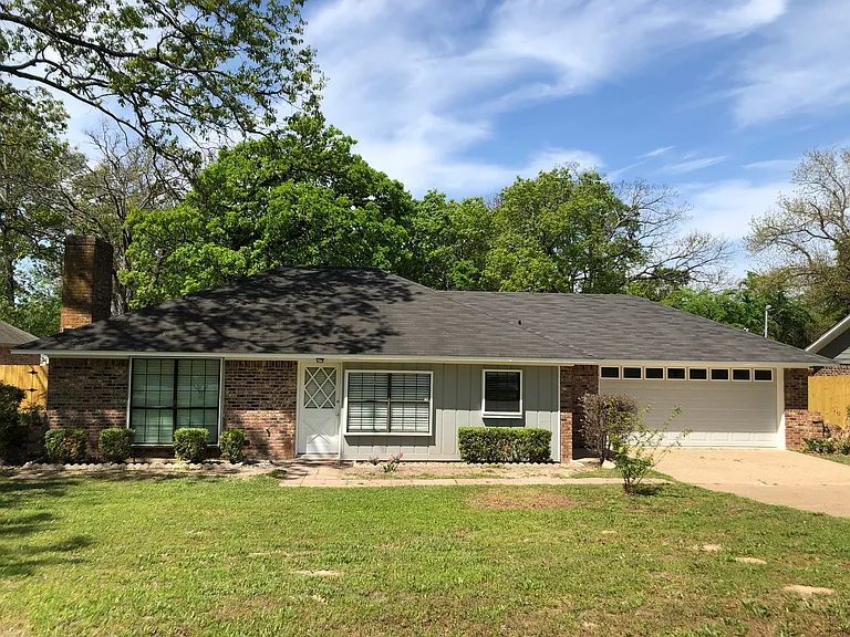 15970 Echo Glen Dr — Photo 1