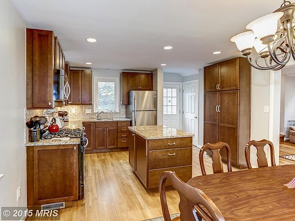 5th image of 11014 Glueck Ln