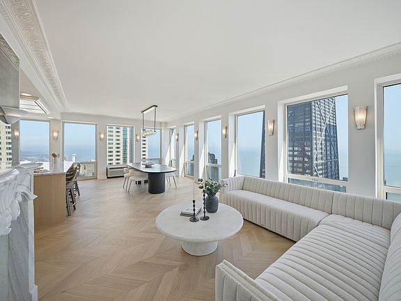 5th image of 111 E Chestnut St #Phab