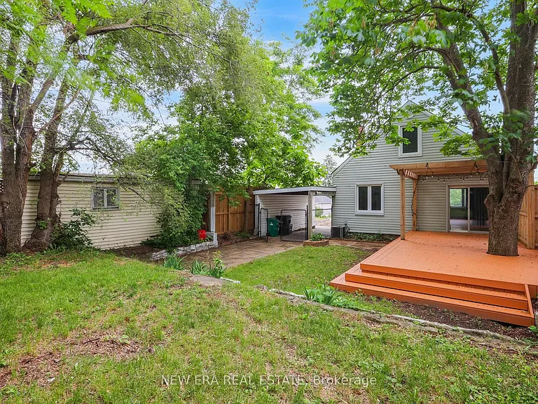 219 Lancaster St W — Photo 48
