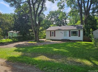 3272 Sayre Ct, Burton, MI 48519