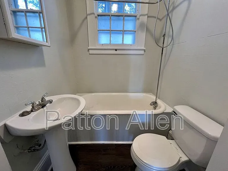 116 E Chestnut St #23 — Photo 10